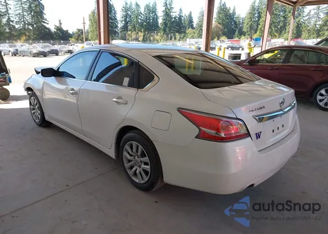 2015 Nissan Altima 2.5/2.5 S/2.5 Sl/2.5 Sv из США, поврежденный, VIN 1N4AL3AP9FC210974